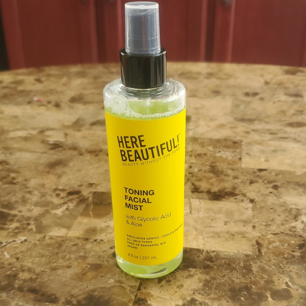 Here Beautiful! Yellow Toning Facial Mist with Glycolic Acid & Aloe